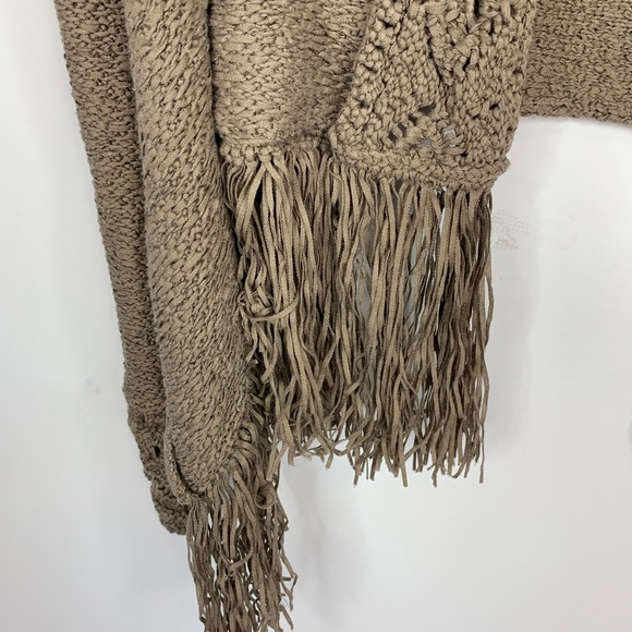 BCBGMaxAzria • fringe knit cropped cardigan - Picture 3 of 8